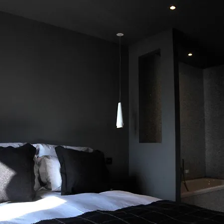 Bellevue Apartment *